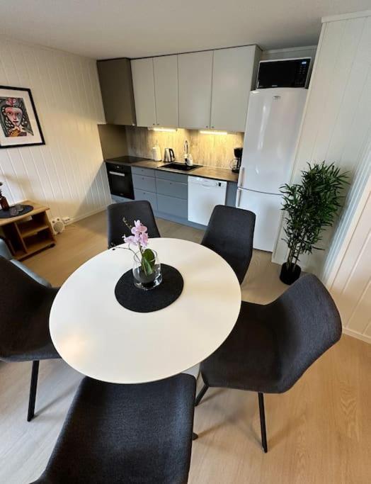 Moderne Sentral Leilighet Med 3 Soverom - Saltus Tromsø Buitenkant foto